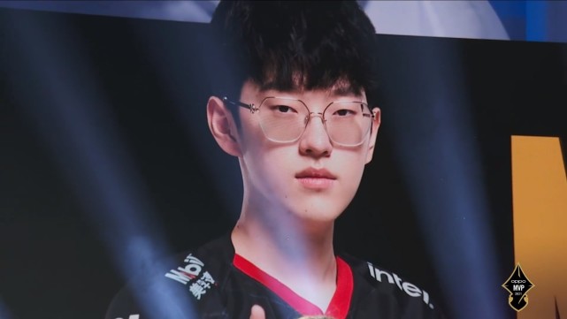 凯恩不慌！拜仁德甲夺冠概率高达95.2%，虽3轮1胜仍6分领跑.